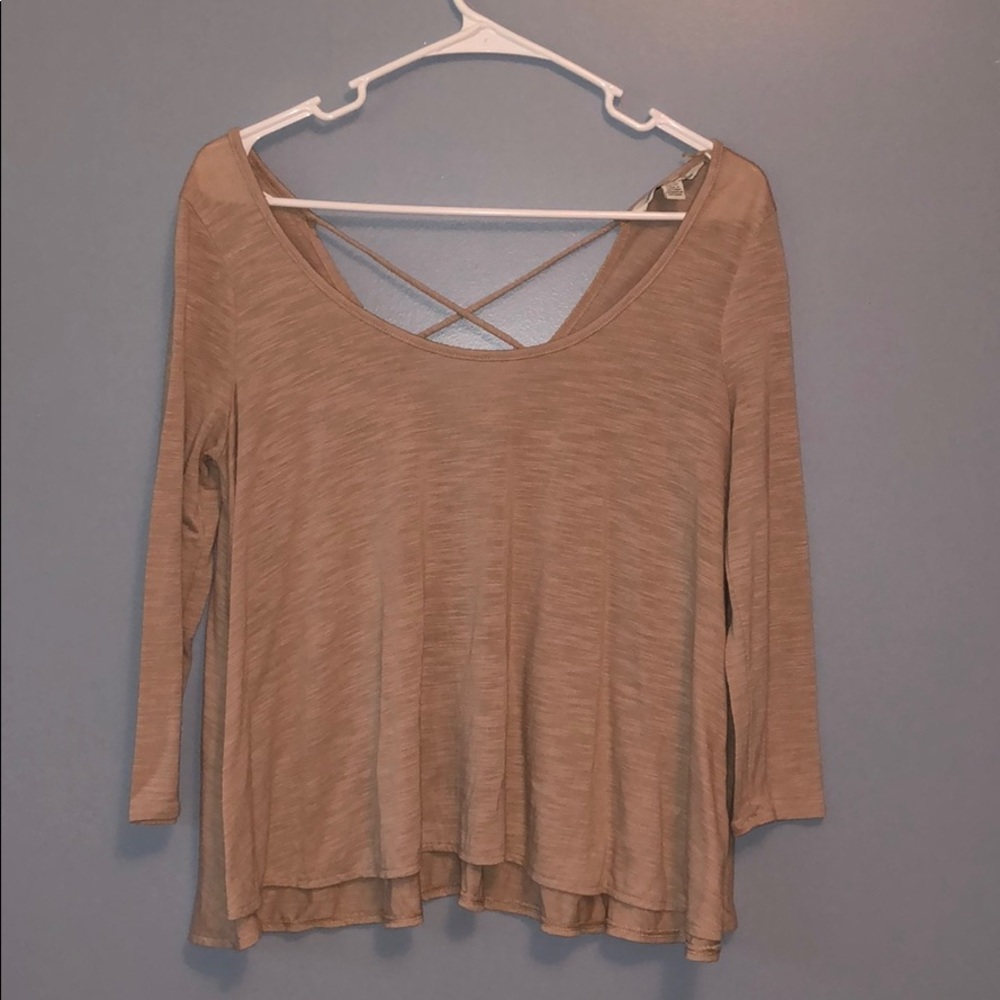 Super cute, open-back shirt